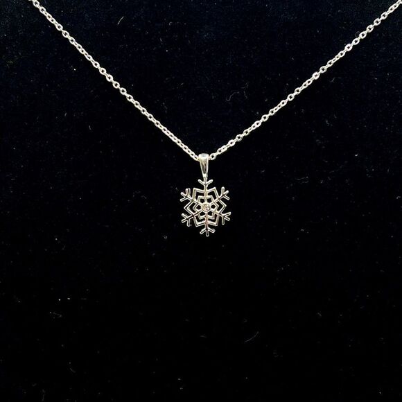 *3/$20* Petite silver tone snowflake necklace with rhinestone Christmas holiday - Picture 2 of 4